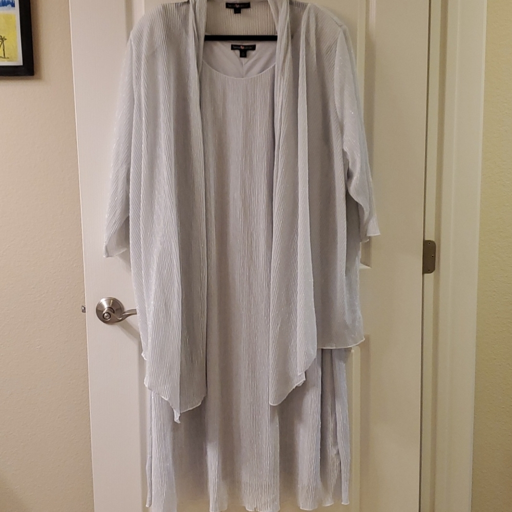 Linded sleeveless dress with cover